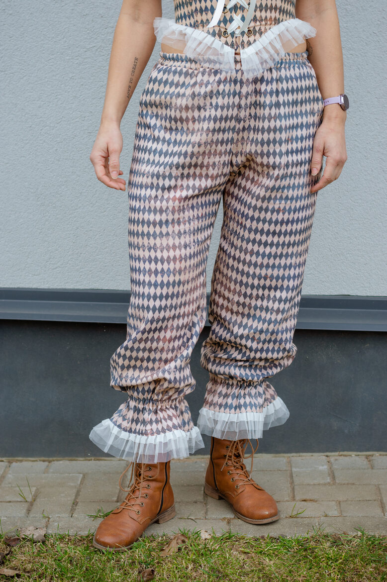 Tiny harlequin vintage print pants
