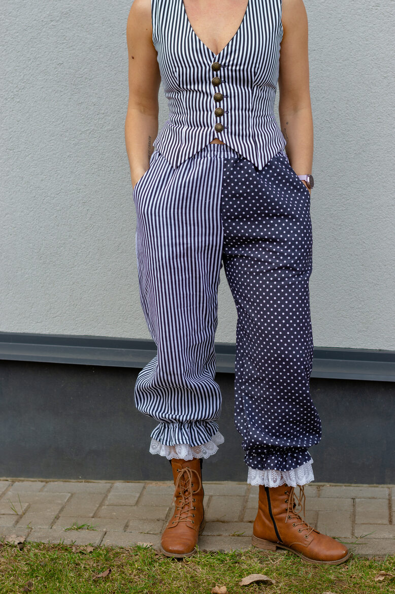 Black stripes and dots pants size M