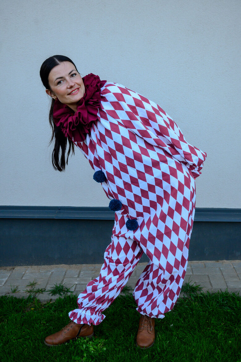 Bordeaux and white harlequin clown suit