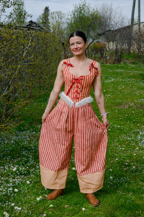 Vintage red stripes balloon pants size M