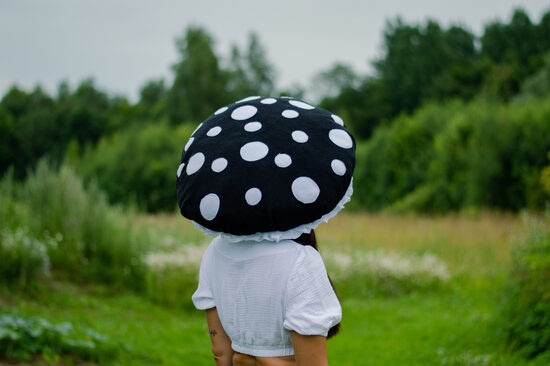 Black fleece mushroom hat