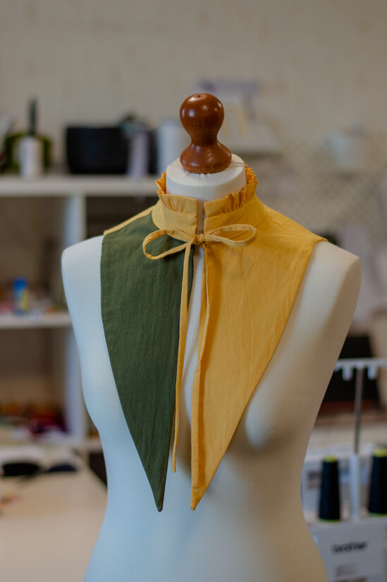 Neck collar for Menoe